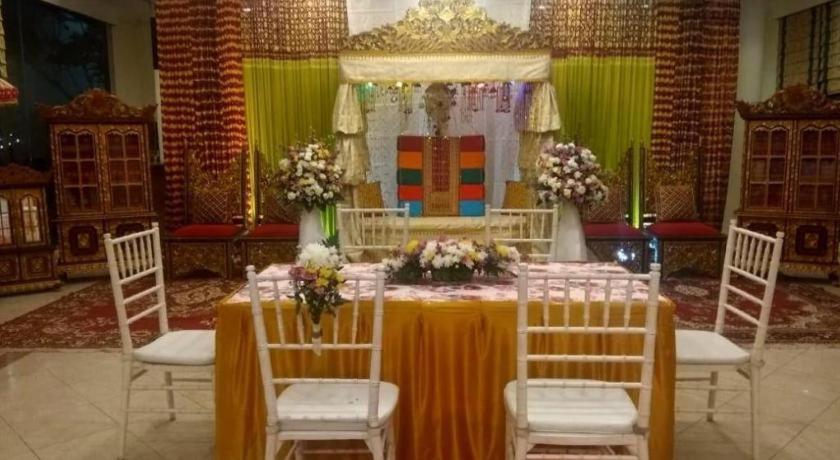 Bumi Wiyata Hotel Depok Exteriör bild